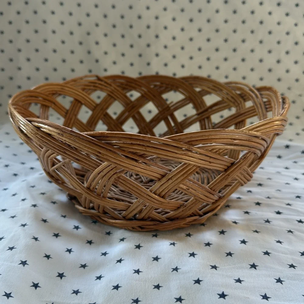 Vintage Yugoslavian Wicker 9.5” Rustic Rattan Round Hand Woven Fruit Basket